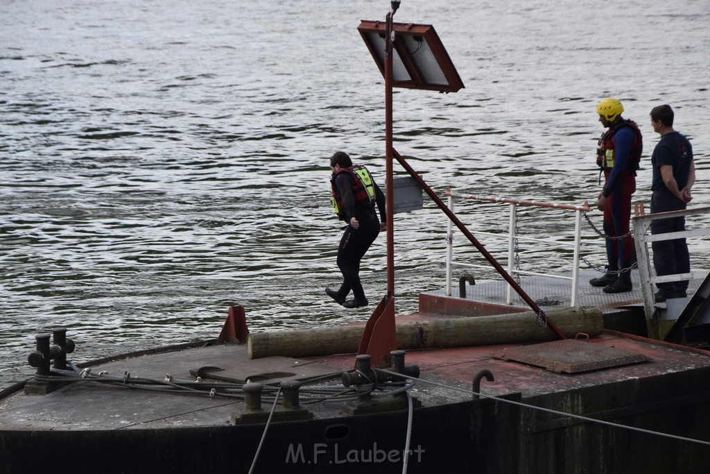 Uebung BF Taucher und Presse Koeln Zoobruecke Rhein P333.JPG - Miklos Laubert